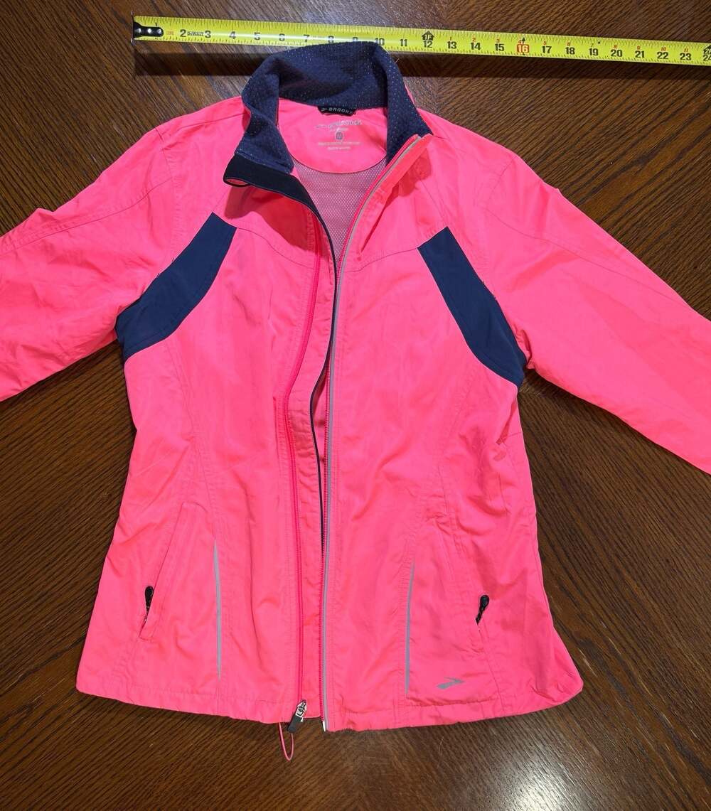 Brooks Shelter Technology Women's Neon Pink Running Jacket, Size M